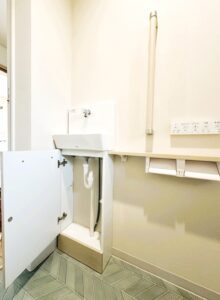 西尾市A様邸｜勝手口をトイレへ！TOTO　ピュアレストQR