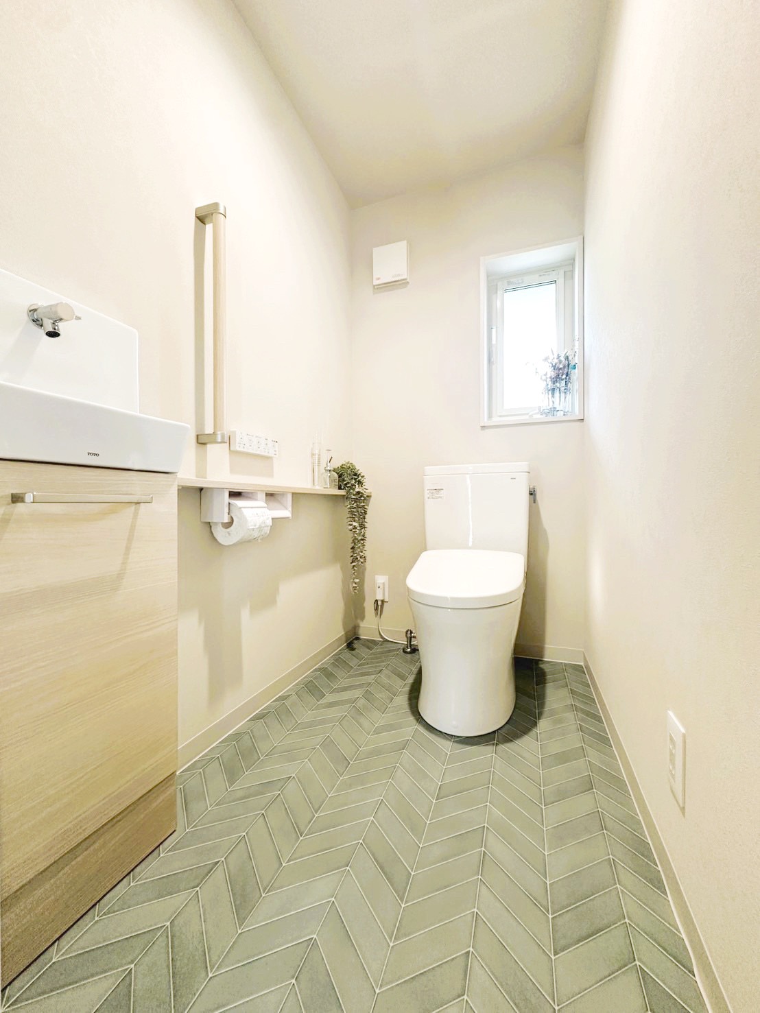 西尾市A様邸｜勝手口をトイレへ！TOTO　ピュアレストQR